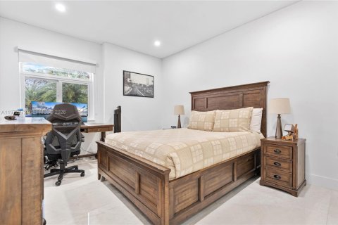 House in Miami, Florida 5 bedrooms, 280.29 sq.m. № 2040863 - photo 8