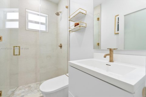 House in Miami, Florida 5 bedrooms, 280.29 sq.m. № 2040863 - photo 25