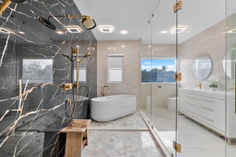 House in Miami, Florida 5 bedrooms, 280.29 sq.m. № 2040863 - photo 15