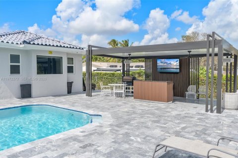 House in Miami, Florida 5 bedrooms, 280.29 sq.m. № 2040863 - photo 26