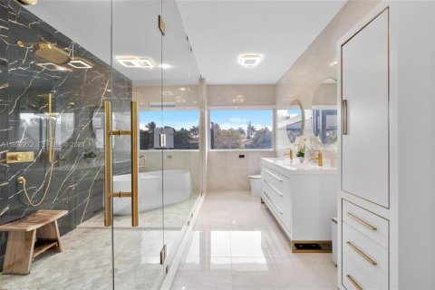 House in Miami, Florida 5 bedrooms, 280.29 sq.m. № 2040863 - photo 13