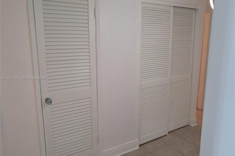 Condominio en venta en Sunny Isles Beach, Florida, 1 dormitorio, 93.37 m2 № 2152606 - foto 10