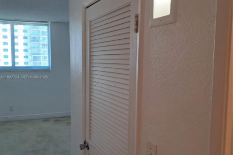 Condominio en venta en Sunny Isles Beach, Florida, 1 dormitorio, 93.37 m2 № 2152606 - foto 15
