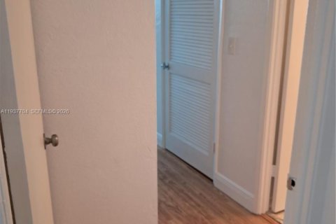 Condominio en venta en Sunny Isles Beach, Florida, 1 dormitorio, 93.37 m2 № 2152606 - foto 11