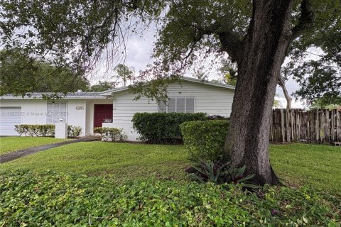 House in Miami, Florida 4 bedrooms, 168.9 sq.m. № 1932105 - photo 2