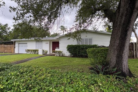 House in Miami, Florida 4 bedrooms, 168.9 sq.m. № 1932105 - photo 3