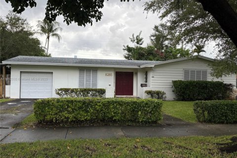 House in Miami, Florida 4 bedrooms, 168.9 sq.m. № 1932105 - photo 1