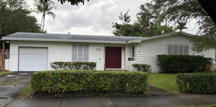 House in Miami, Florida 4 bedrooms, 168.9 sq.m. № 1932105