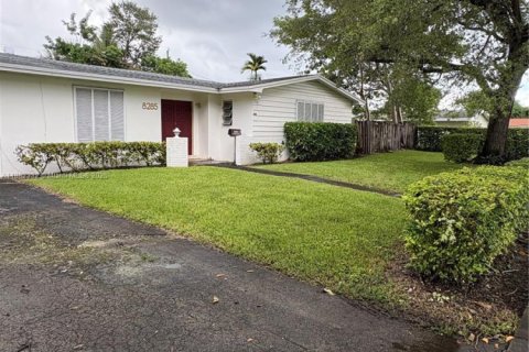 House in Miami, Florida 4 bedrooms, 168.9 sq.m. № 1932105 - photo 5