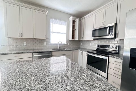 Villa ou maison à louer à Vero Beach, Floride: 2 chambres, 146.51 m2 № 1971706 - photo 12