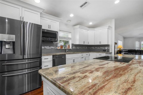 House in Fort Myers, Florida 4 bedrooms, 238.67 sq.m. № 1629891 - photo 4