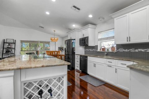 House in Fort Myers, Florida 4 bedrooms, 238.67 sq.m. № 1629891 - photo 8