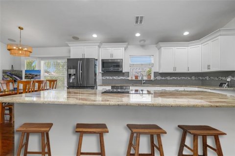 House in Fort Myers, Florida 4 bedrooms, 238.67 sq.m. № 1629891 - photo 7