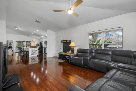 House in Fort Myers, Florida 4 bedrooms, 238.67 sq.m. № 1629891 - photo 11