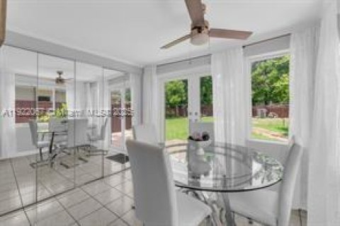 Casa en alquiler en Dania Beach, Florida, 2 dormitorios, 98.1 m2 № 1975986 - foto 6