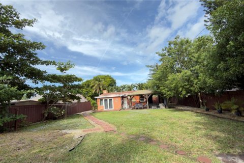 Casa en alquiler en Dania Beach, Florida, 2 dormitorios, 98.1 m2 № 1975986 - foto 11