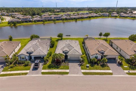 Villa ou maison à vendre à Fort Myers, Floride: 4 chambres, 188.78 m2 № 2308822 - photo 4