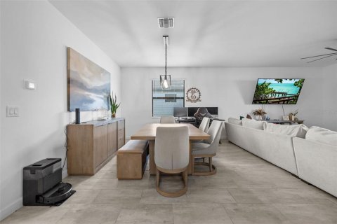 Villa ou maison à vendre à Fort Myers, Floride: 4 chambres, 188.78 m2 № 2308822 - photo 10