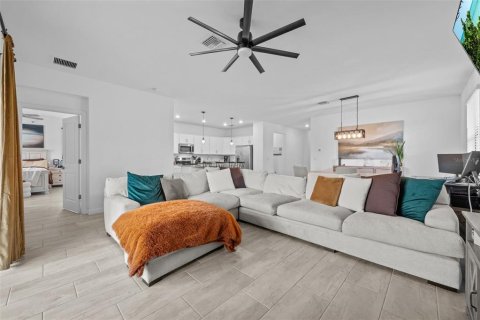 Villa ou maison à vendre à Fort Myers, Floride: 4 chambres, 188.78 m2 № 2308822 - photo 6