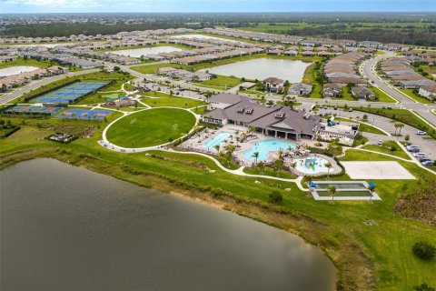 Villa ou maison à vendre à Fort Myers, Floride: 4 chambres, 188.78 m2 № 2308822 - photo 3