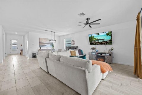 Villa ou maison à vendre à Fort Myers, Floride: 4 chambres, 188.78 m2 № 2308822 - photo 8