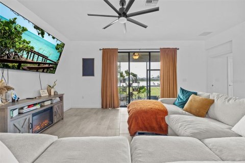 Villa ou maison à vendre à Fort Myers, Floride: 4 chambres, 188.78 m2 № 2308822 - photo 7