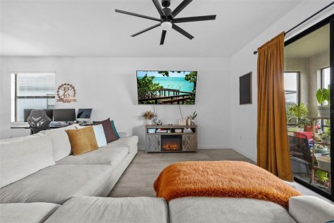 Villa ou maison à vendre à Fort Myers, Floride: 4 chambres, 188.78 m2 № 2308822 - photo 5