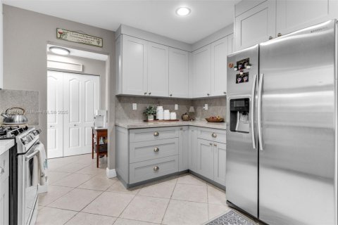 Купить виллу или дом в Майами, Флорида 3 спальни, 126.35м2, № 1972502 - фото 12