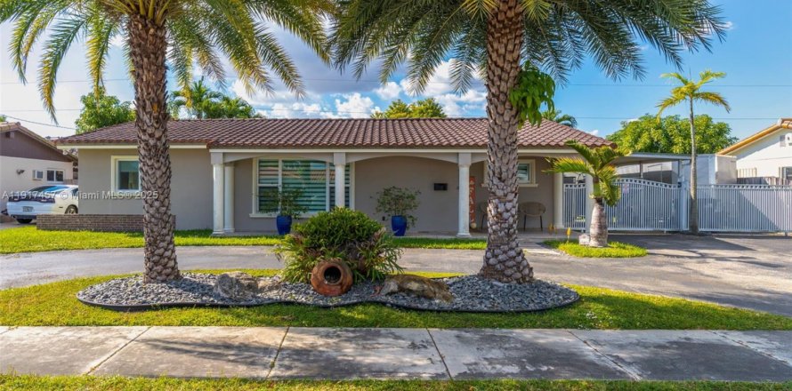 Дом в Майами, Флорида 3 спальни, 126.35м2 № 1972502