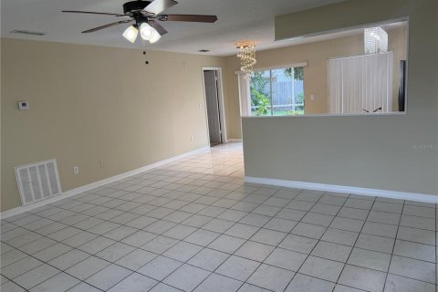 House in Brandon, Florida 3 bedrooms, 108.97 sq.m. № 2258934 - photo 11