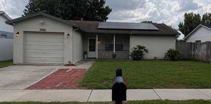 House in Brandon, Florida 3 bedrooms, 108.97 sq.m. № 2258934