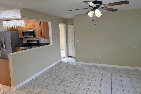 House in Brandon, Florida 3 bedrooms, 108.97 sq.m. № 2258934 - photo 12