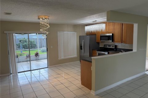House in Brandon, Florida 3 bedrooms, 108.97 sq.m. № 2258934 - photo 5