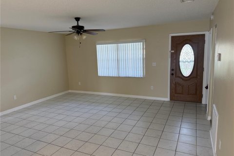 House in Brandon, Florida 3 bedrooms, 108.97 sq.m. № 2258934 - photo 9