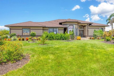 Villa ou maison à vendre à Punta Gorda, Floride: 3 chambres, 207.36 m2 № 1850064 - photo 1