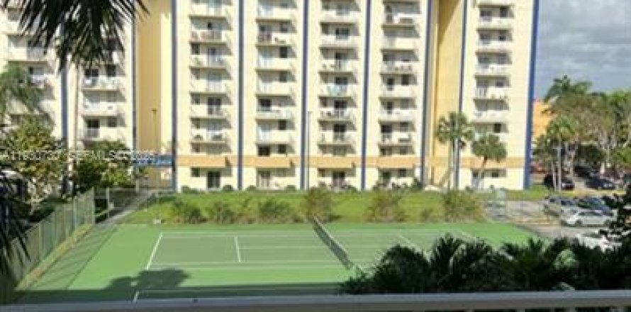 Кондоминиум с 1 спальней в Майами, Флорида № 1989478