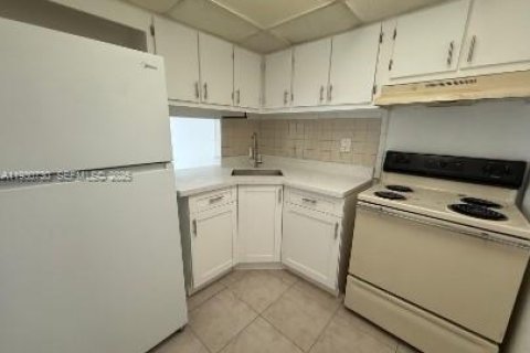 Снять в аренду кондоминиум в Майами, Флорида 1 спальня, 56.21м2, № 1989478 - фото 4