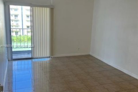 Снять в аренду кондоминиум в Майами, Флорида 1 спальня, 56.21м2, № 1989478 - фото 7