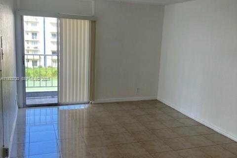 Снять в аренду кондоминиум в Майами, Флорида 1 спальня, 56.21м2, № 1989478 - фото 5