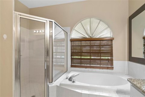 House in Tampa, Florida 4 bedrooms, 197.79 sq.m. № 2364871 - photo 14