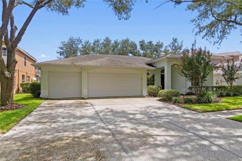 House in Tampa, Florida 4 bedrooms, 197.79 sq.m. № 2364871