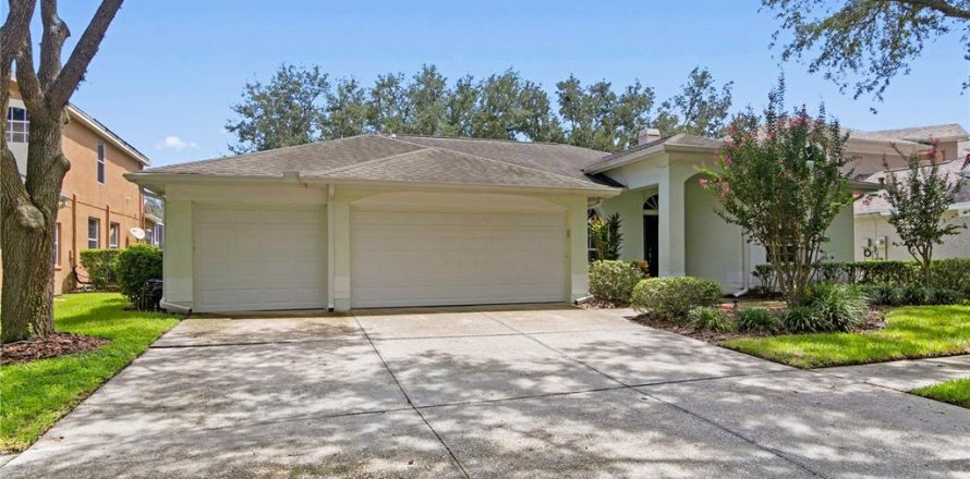 House in Tampa, Florida 4 bedrooms, 197.79 sq.m. № 2364871