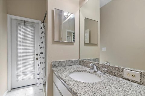 House in Tampa, Florida 4 bedrooms, 197.79 sq.m. № 2364871 - photo 28