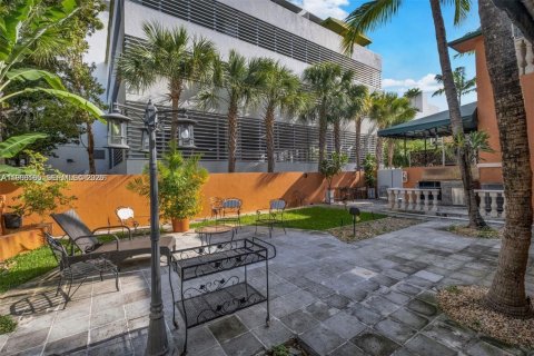Villa ou maison à louer à Miami, Floride: 37.16 m2 № 2080998 - photo 9