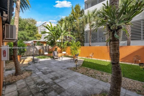 Villa ou maison à louer à Miami, Floride: 37.16 m2 № 2080998 - photo 10