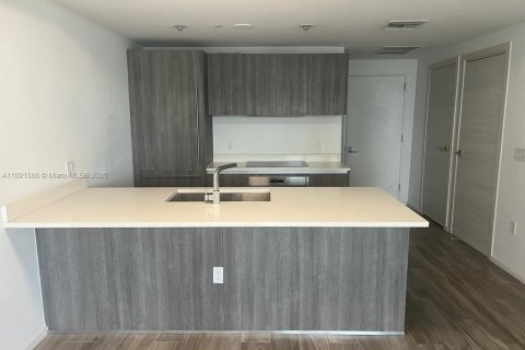 Снять в аренду кондоминиум в Майами, Флорида 2 спальни, 103.96м2, № 1945422 - фото 3