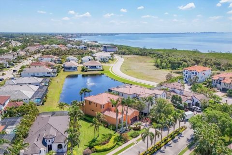 House in Bradenton, Florida 4 bedrooms, 323.3 sq.m. № 1613193 - photo 2