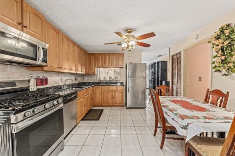 Villa ou maison à vendre à Lake Worth, Floride: 4 chambres, 155.15 m2 № 2027170 - photo 12