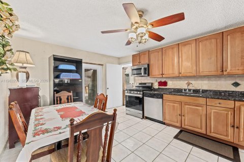 Villa ou maison à vendre à Lake Worth, Floride: 4 chambres, 155.15 m2 № 2027170 - photo 11