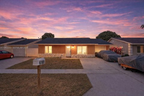 Villa ou maison à Lake Worth, Floride 4 chambres, 155.15 m2 № 2027170